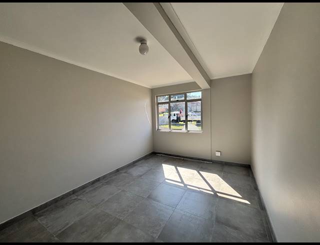 3 BEDROOM FLAT TO LET IN SEA VIEW